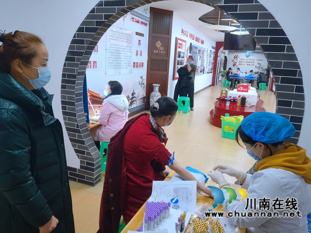 龙马潭区红星街道龙桥子社区:免费体检进社区,便民服务暖人心(图1) 龙马潭区红星街道龙桥子社区:免费体检进社区,便民服务暖人心(图1)