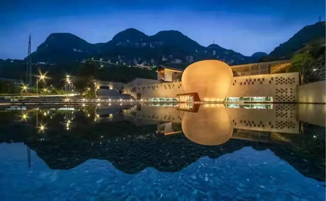 泸州文化旅游宣传画亮相高铁站(图3)