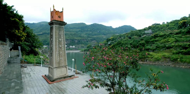 泸州文化旅游宣传画亮相高铁站(图8)