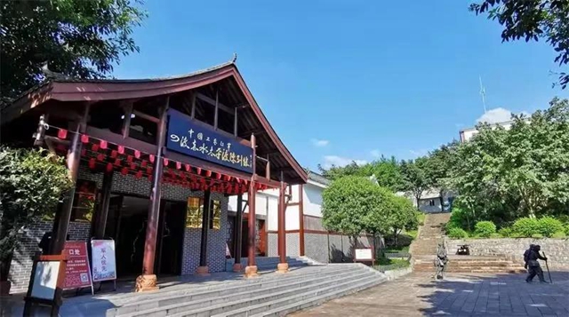 泸州文化旅游宣传画亮相高铁站(图6)