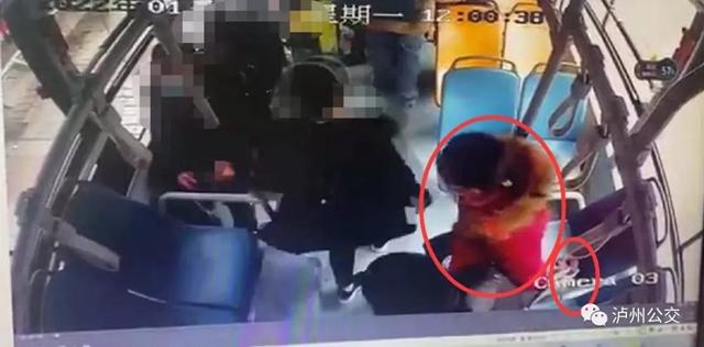 【扩散寻找】穿红衣服的小姐姐，快来领回你遗落在泸州公交车上的贵重物品！(图2)