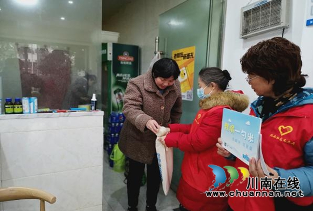 龙马潭区红星街道龙南社区开展“你好∙邻居-一勺米”公益挑战赛活动(图2)