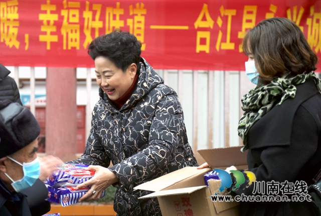 合江爱心企业为敬老院老人送温暖(图1)