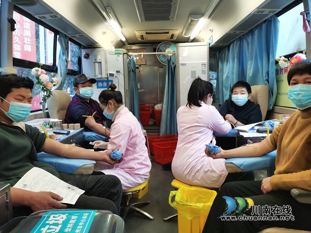 泸县立石镇：为爱伸手，无偿献血(图1)