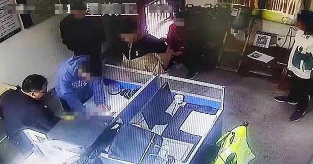 喂，110吗？我打牌输了几千块钱，走不到！(图3)