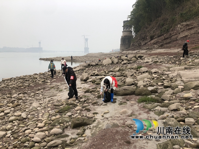 江阳区华阳街道开展河岸环境卫生专项整治志愿服务活动(图4)