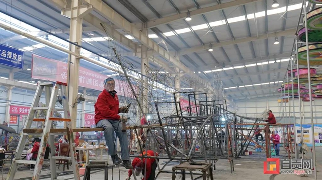 走出去!自贡彩灯将登陆法国电视台(图2) 走出去!自贡彩灯将登陆法国电视台(图2)