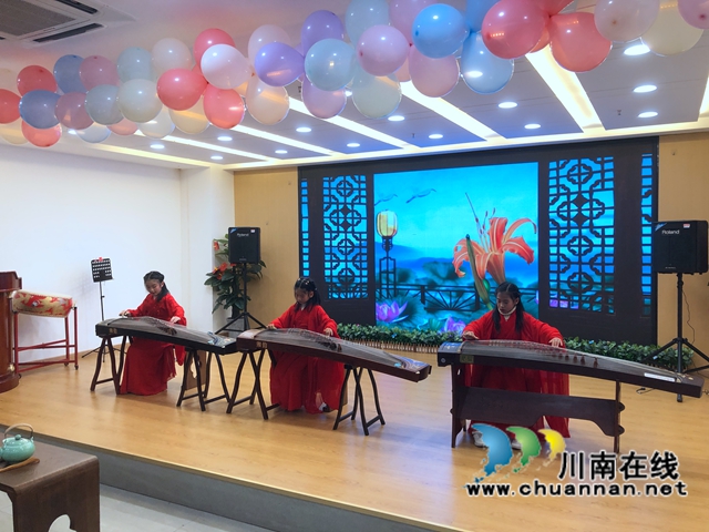 泸州:民歌联唱、笛子独奏……养老院里飞出幸福歌声!(图9) 泸州:民歌联唱、笛子独奏……养老院里飞出幸福歌声!(图9)