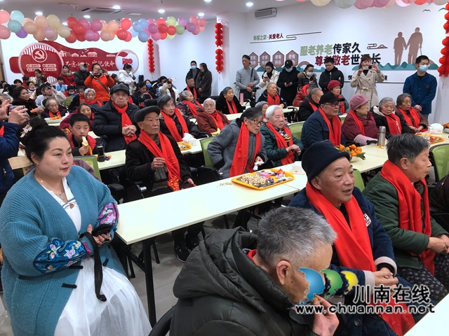 泸州:民歌联唱、笛子独奏……养老院里飞出幸福歌声!(图10) 泸州:民歌联唱、笛子独奏……养老院里飞出幸福歌声!(图10)