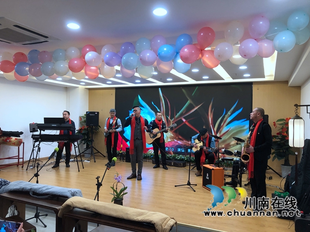 泸州:民歌联唱、笛子独奏……养老院里飞出幸福歌声!(图11) 泸州:民歌联唱、笛子独奏……养老院里飞出幸福歌声!(图11)