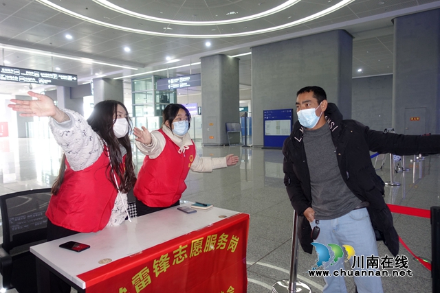 泸州：高铁站迎春运首考，蓝盾+警盾志愿者到岗(图13)