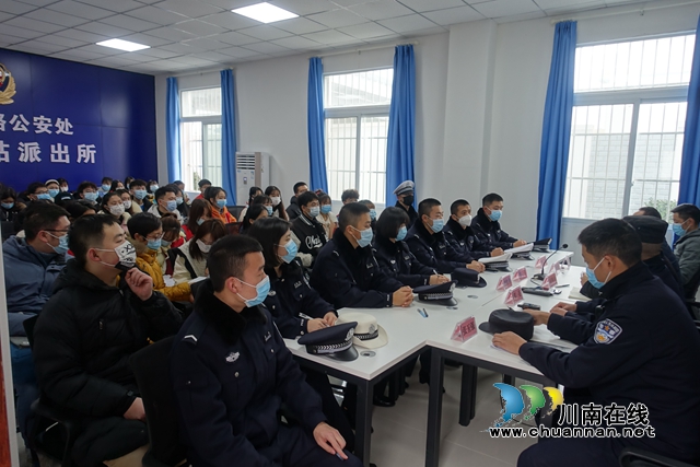 泸州：高铁站迎春运首考，蓝盾+警盾志愿者到岗(图11)