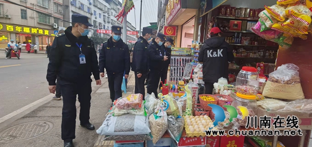 泸县城市管理行政执法大队:多措并举,开展场镇市容秩序整治行动(图2) 泸县城市管理行政执法大队:多措并举,开展场镇市容秩序整治行动(图2)