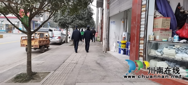 泸县城市管理行政执法大队:多措并举,开展场镇市容秩序整治行动(图1) 泸县城市管理行政执法大队:多措并举,开展场镇市容秩序整治行动(图1)