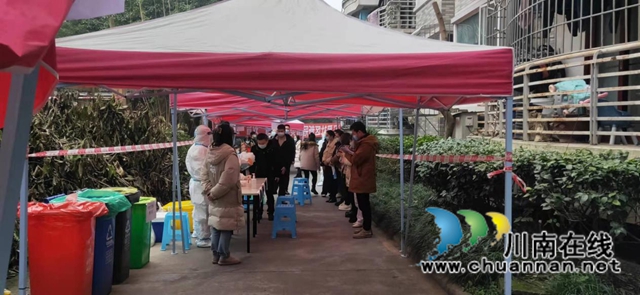 龙马潭区红星街道红星社区：开展疫情防控演练，提高应急救援能力(图2)