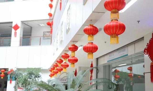 【围观】大红灯笼高高挂，这一天西南医大中医院格外喜庆！(图1)