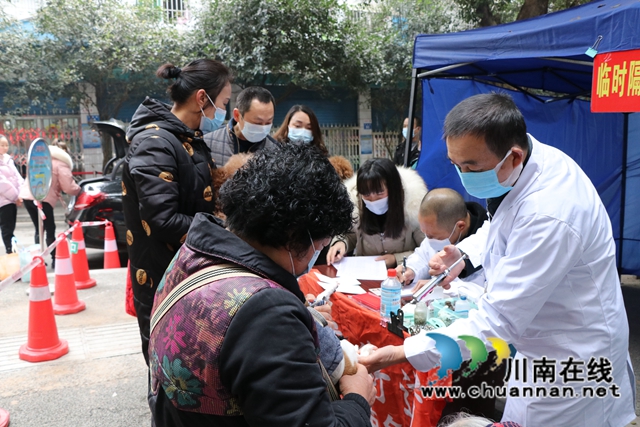 龙马潭区鱼塘街道：免费狂犬疫苗接种服务入社区(图1)