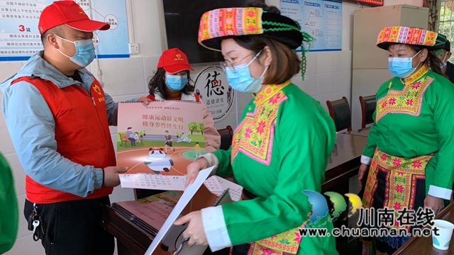 “新春送挂历 文明入人心”，古蔺县大寨苗族乡开展志愿服务活动(图1)