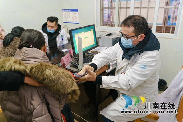 九三学社泸州市委：爱心义诊，助力乡村振兴(图1)