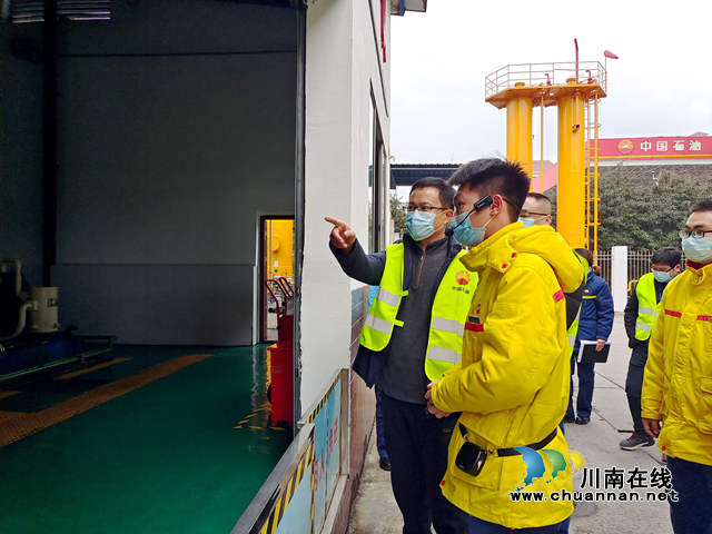 泸州市市场监管局到龙马潭区督导节前安全和疫情防控工作(图1)