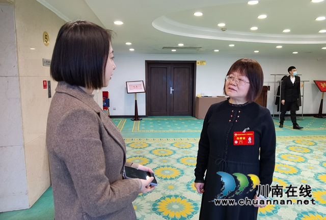 泸州盟员周亚琼发声省两会：完善“双减”配套措施，让父母不再焦虑(图2)