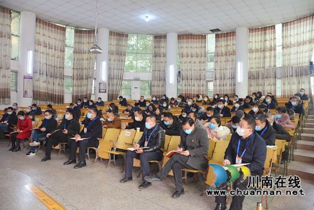 泸县学习贯彻党的十九届六中全会、省委十一届十次全会、市第九次党代会、县第十四次党代会精神宣讲报告会走进泸县一中(图2)