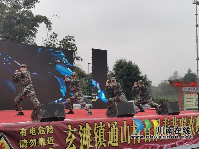 村晚小舞台唱响欢庆曲！泸县玄滩镇通山村首届春节联欢晚会精彩上演(图3)