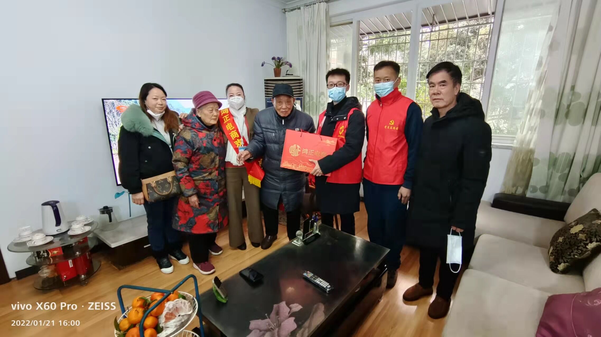 龙马潭区红星街道金井湾社区开展社企共建“不忘初心送温暖”活动(图3)