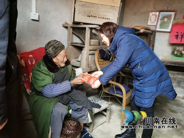 罗晓玲到泸县立石镇开展春节慰问活动(图1)