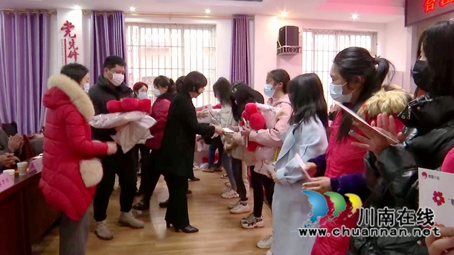 合江榕山镇：“春蕾计划”向93名困境女童发放助学金(图2)