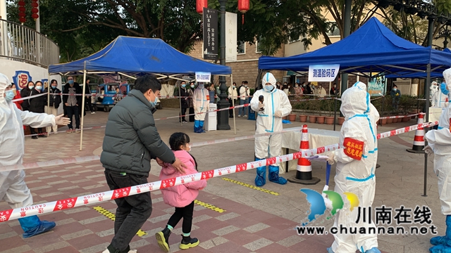 江阳区华阳街道开展重点场所全员核酸检测应急演练(图1) 江阳区华阳街道开展重点场所全员核酸检测应急演练(图1)