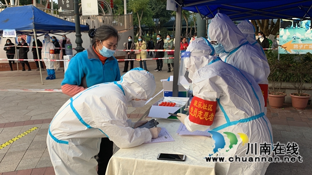 江阳区华阳街道开展重点场所全员核酸检测应急演练(图2) 江阳区华阳街道开展重点场所全员核酸检测应急演练(图2)