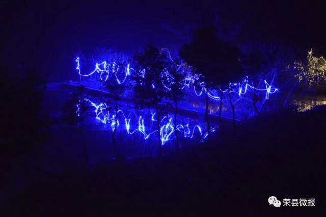 围观！荣县这里的“乡村灯会”好热闹(图2)