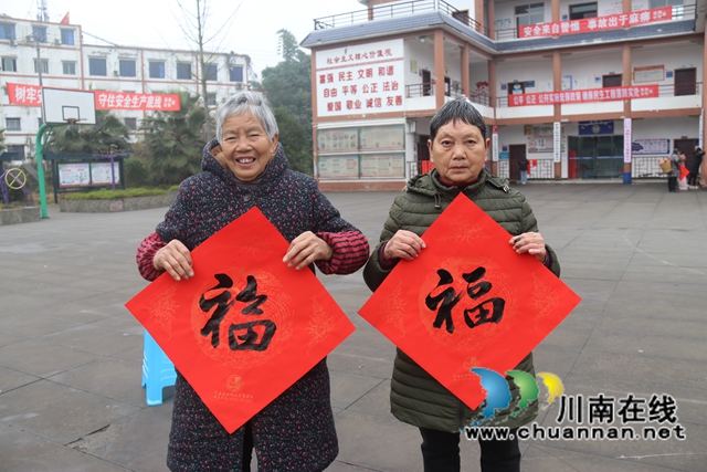 泸县百和镇开展2022年迎新春法治宣传暨“法治春联进万家”活动(图2)