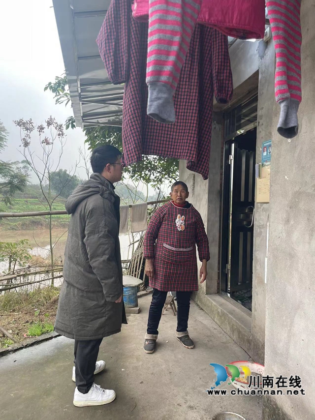 春节前慰问地震受灾群众，泸县云龙镇帮扶干部在行动！(图1)