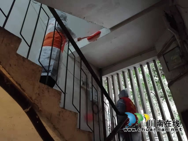 龙马潭区小市街道杜家街社区开展环境卫生整治行动(图6)