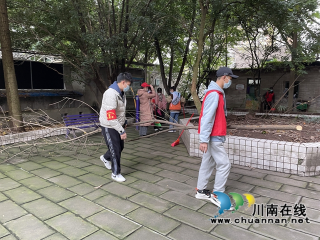 龙马潭区小市街道杜家街社区开展环境卫生整治行动(图3)