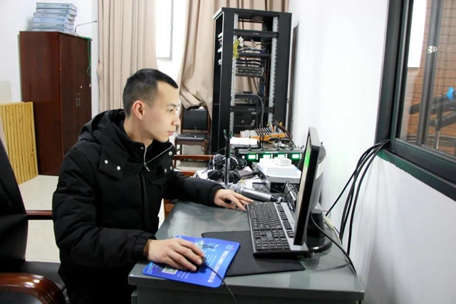 江阳法院技术干警刘昕：在平凡的工作岗位上发光发热