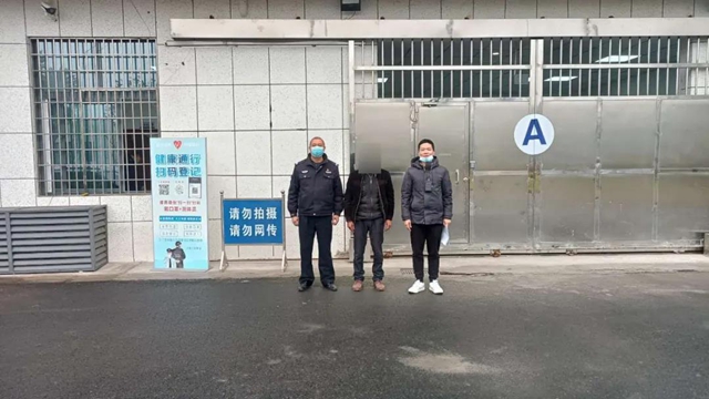 泸县：哥哥被隔离，弟弟不满掌掴村长被拘！(图1)
