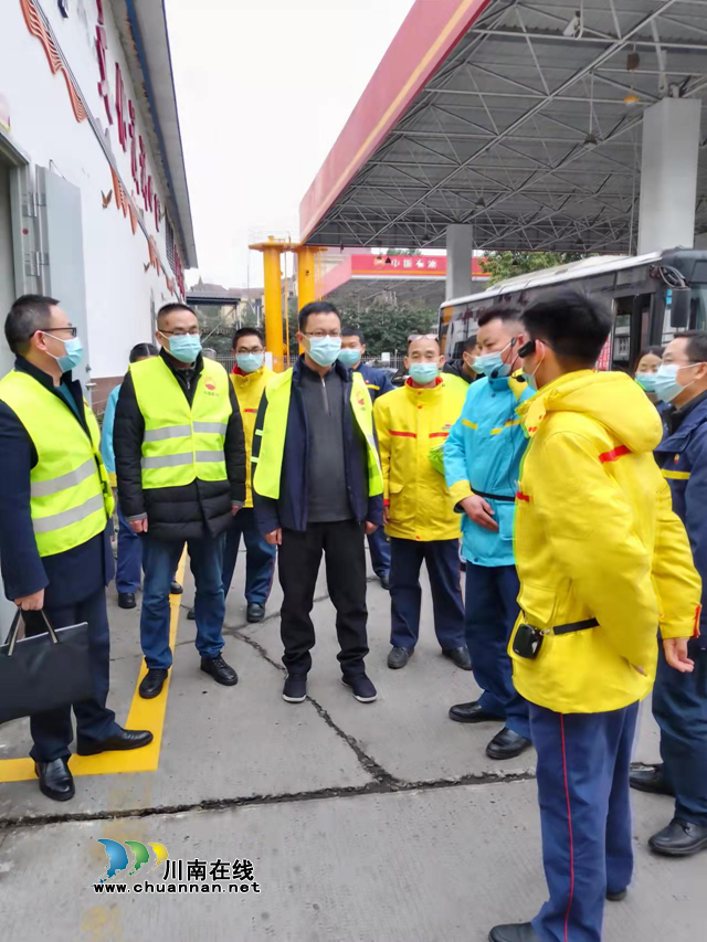 泸州市市场监管局副局长徐林带队检查市场监管领域有关安全工作(图1)