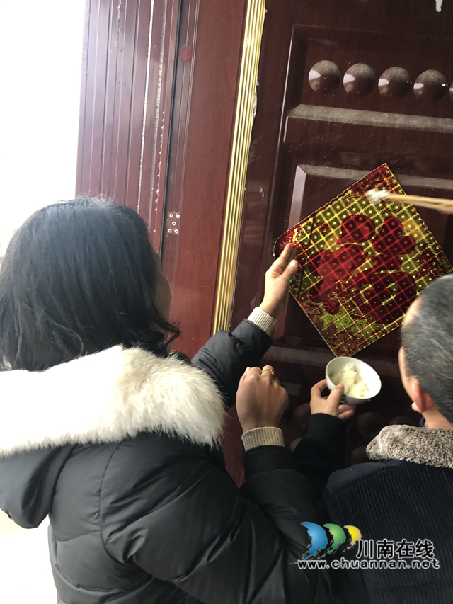 合江先滩镇：贴春联，吃年饭，今年陈奶奶家的年夜饭很是温暖！(图4)