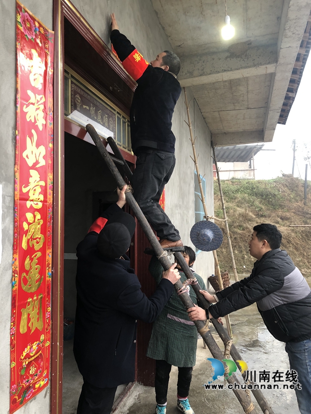 合江先滩镇：贴春联，吃年饭，今年陈奶奶家的年夜饭很是温暖！(图3)