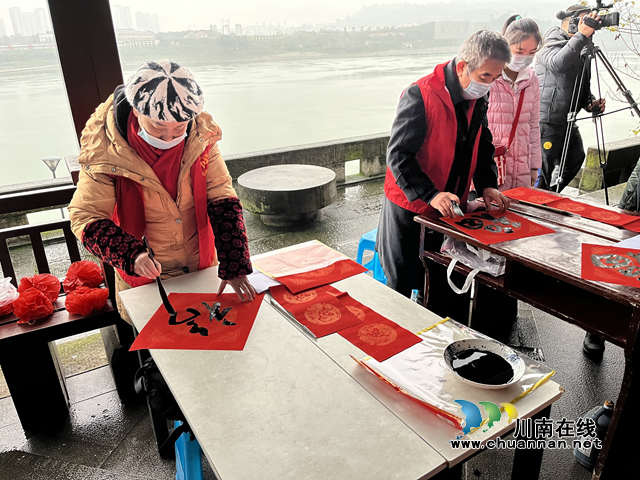 江阳区北城街道东门口社区组织开展春节系列活动(图1) 江阳区北城街道东门口社区组织开展春节系列活动(图1)