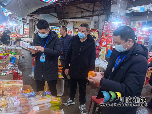 龙马潭区小市街道开展节前食品安全检查(图1)