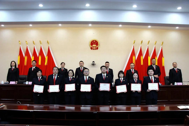 江阳法院召开2021年度总结表彰大会(图8) 江阳法院召开2021年度总结表彰大会(图8)