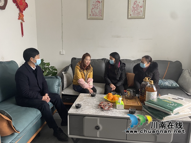 曾泽兰率队到泸县云龙镇走访慰问“全国三八红旗手”(图1) 曾泽兰率队到泸县云龙镇走访慰问“全国三八红旗手”(图1)