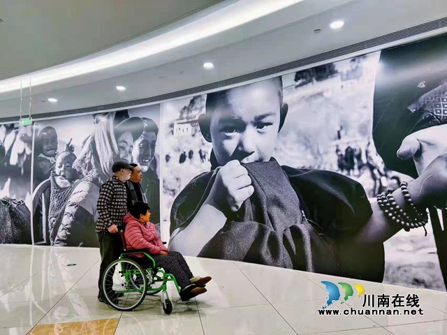 魏文星《从未走远》影像艺术展在步步高泸州新天地开幕