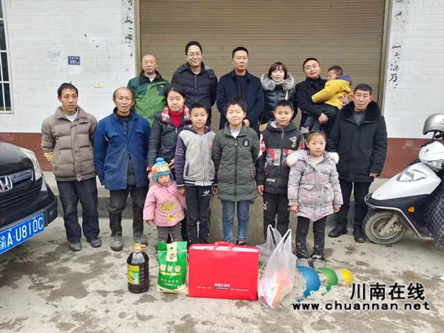 古蔺县委统战部（民宗局）开展2022年春节困难少数民族慰问活动(图1)