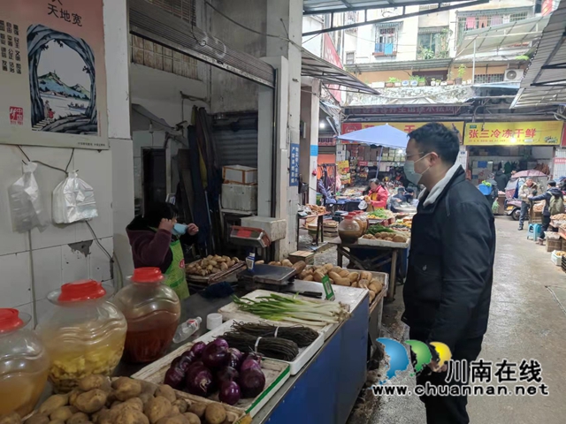 合江县市场监管局开展春节期间巡查工作(图2) 合江县市场监管局开展春节期间巡查工作(图2)