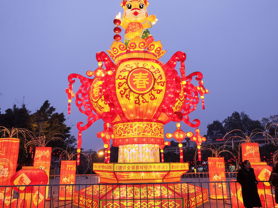 人气火爆！自贡上榜全国热门景点、城市“双TOP10”!(图4)